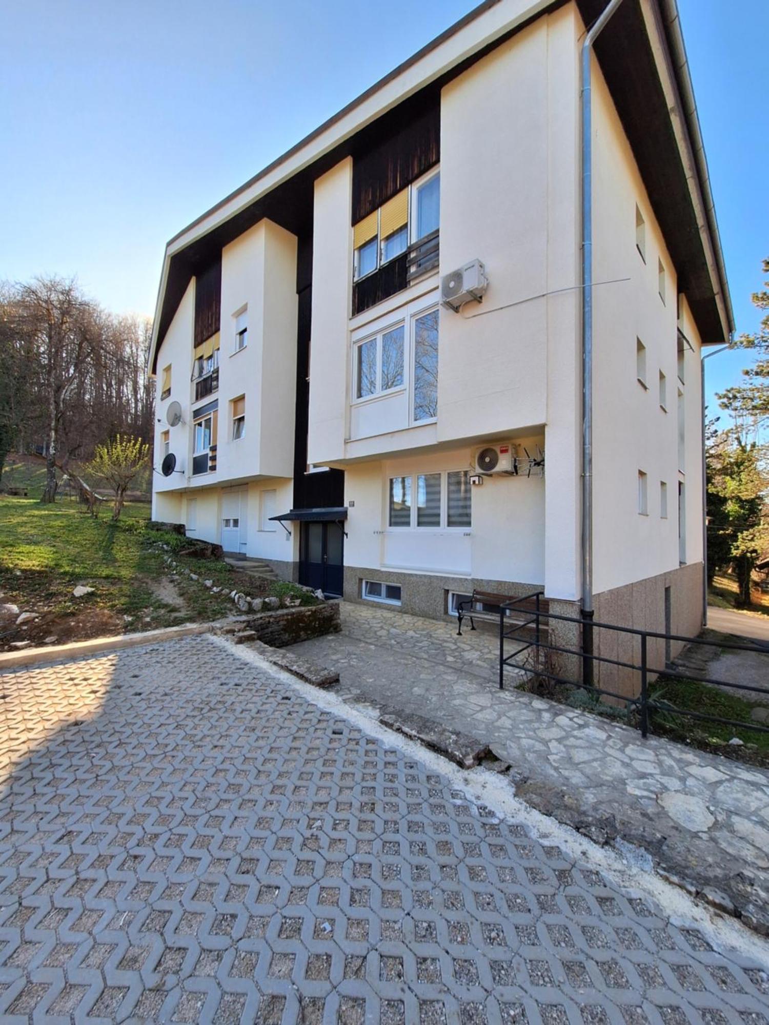 Apartment Yoya Plitvička Jezera Esterno foto